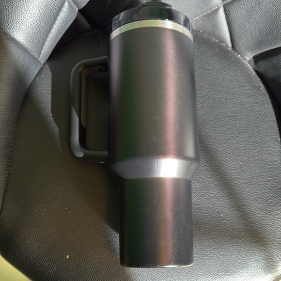 Stanley Tumbler 40oz - Picture 3 of 5